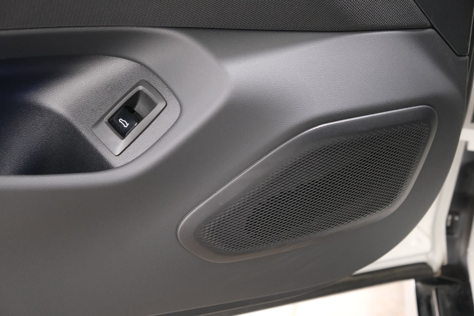 2025 BMW i5 M60 - Photo 27