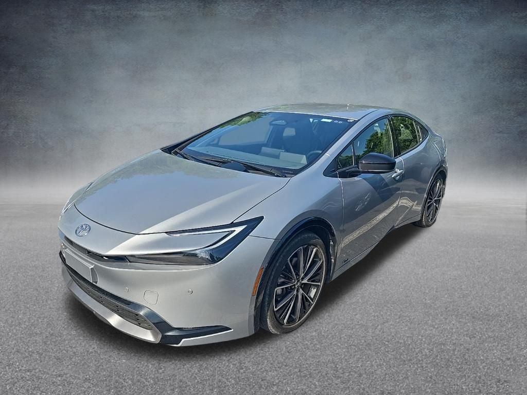 Used 2025 Cutting Edge Toyota XLE image 4