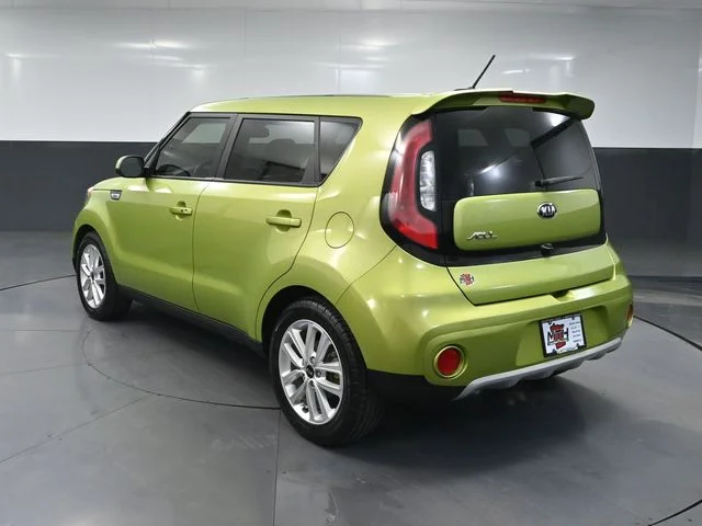 Used 2019 Green Kia Plus image 9