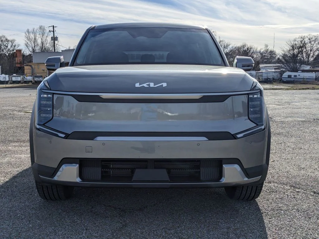New 2024 Pebble Gray Kia Light RWD image 8