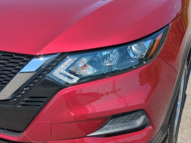 Used 2021 Red Nissan S image 9