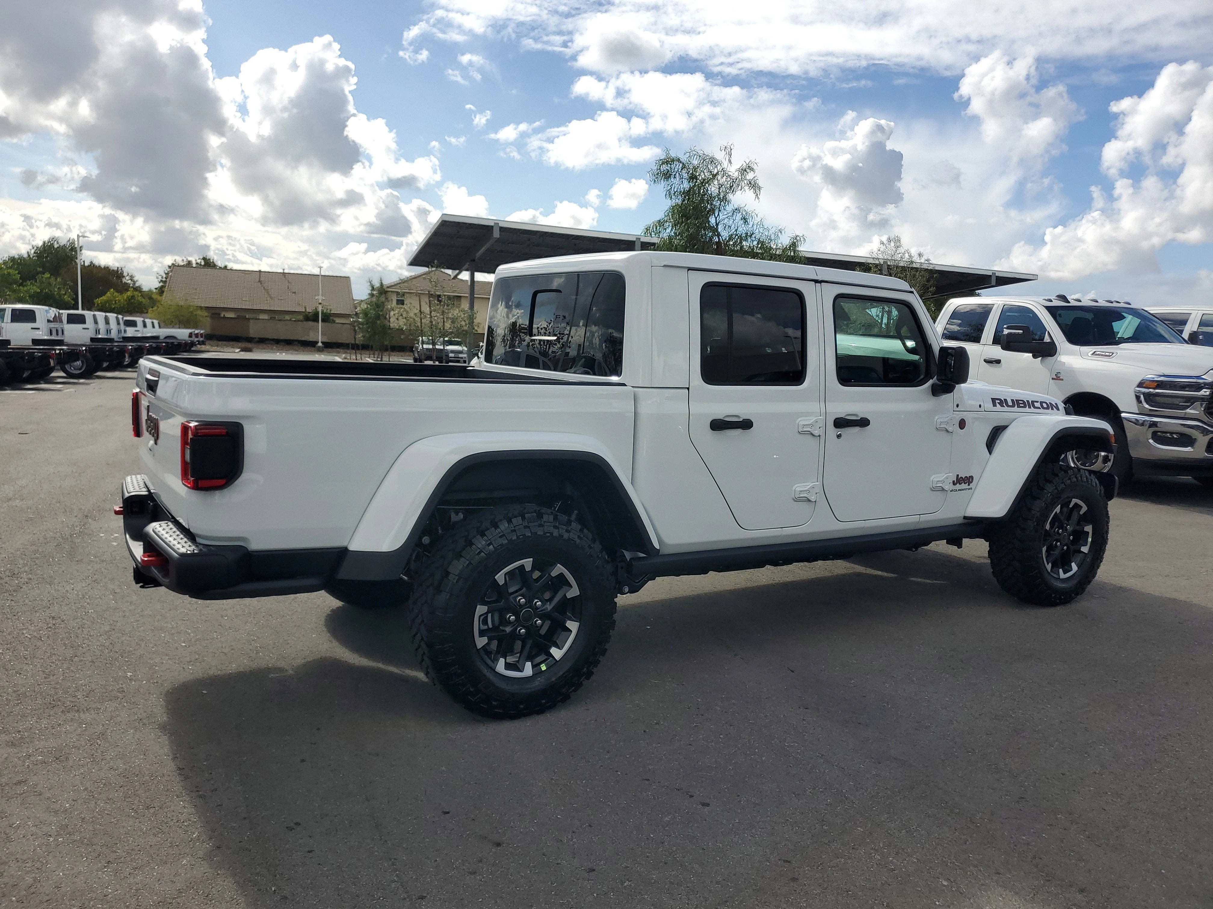 New 2026 Bright White Clear-Coat Exterior Paint Jeep Rubicon image 6