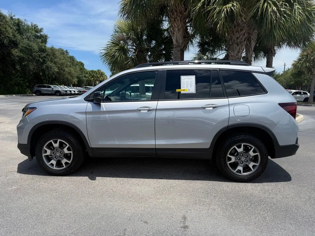 Certified Used 2023 Lunar Silver Metallic Honda TrailSport image 2
