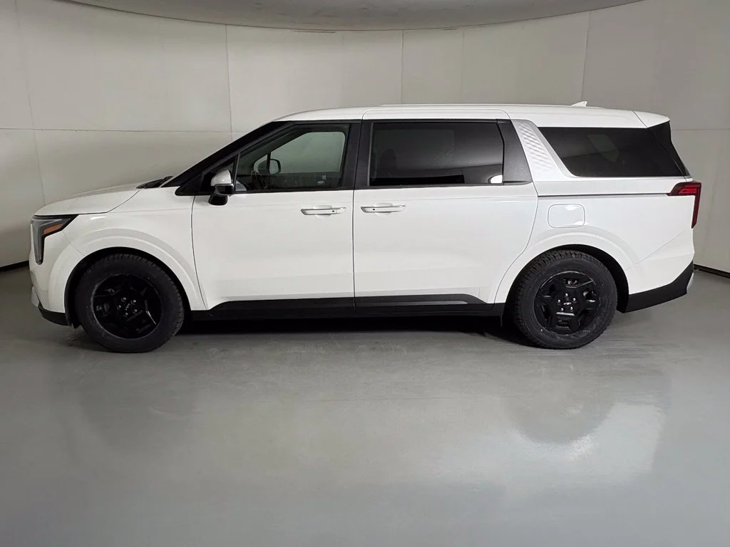 Used 2025 White Kia LXS image 5