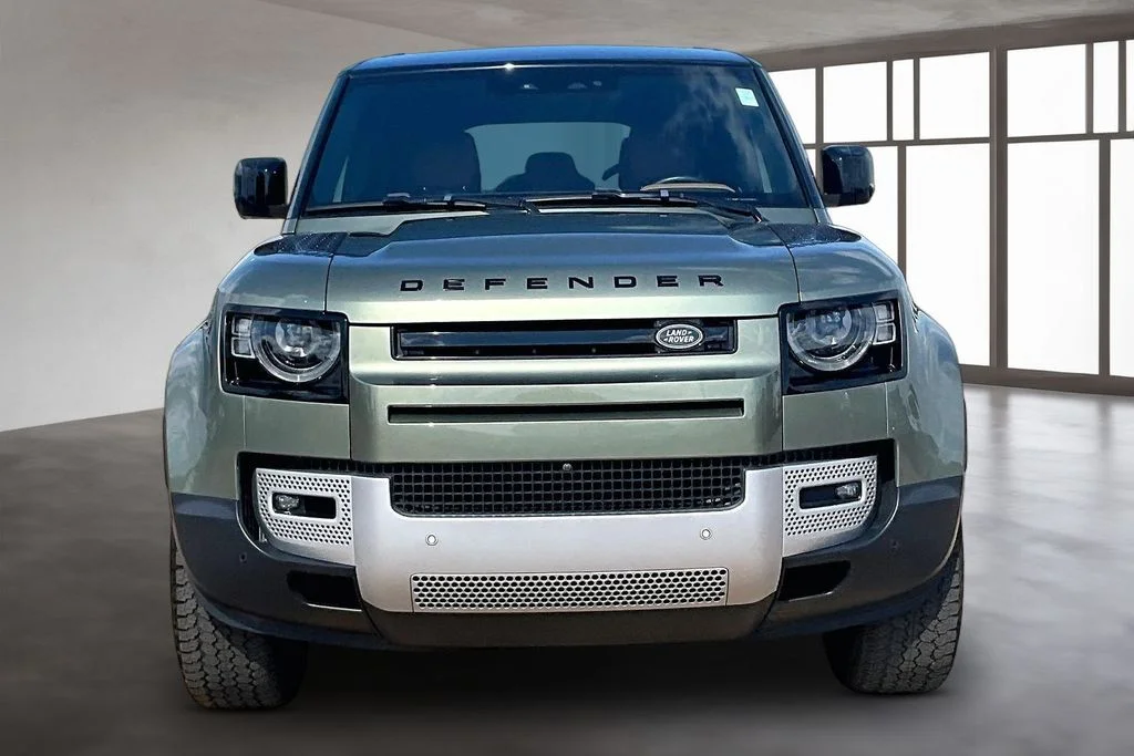 Used 2024 Green Land Rover S image 3