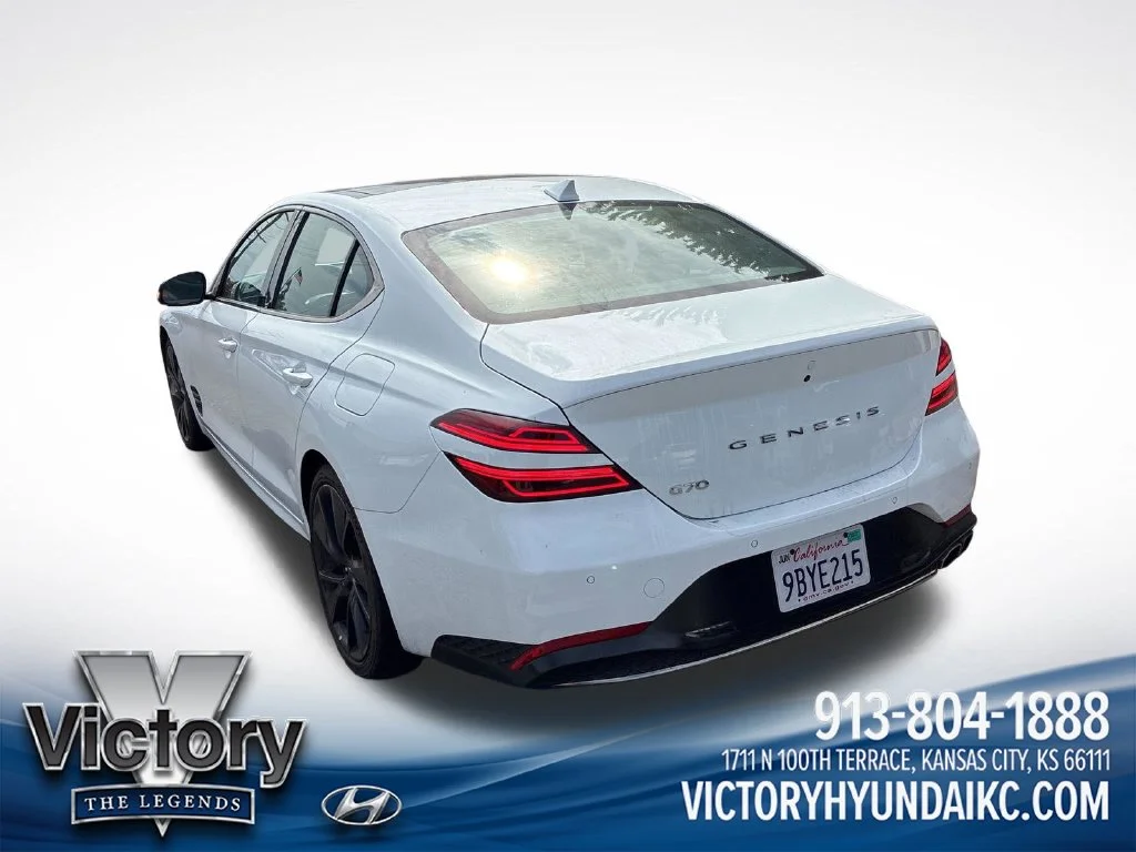 Used 2023 White Genesis 2.0T image 4