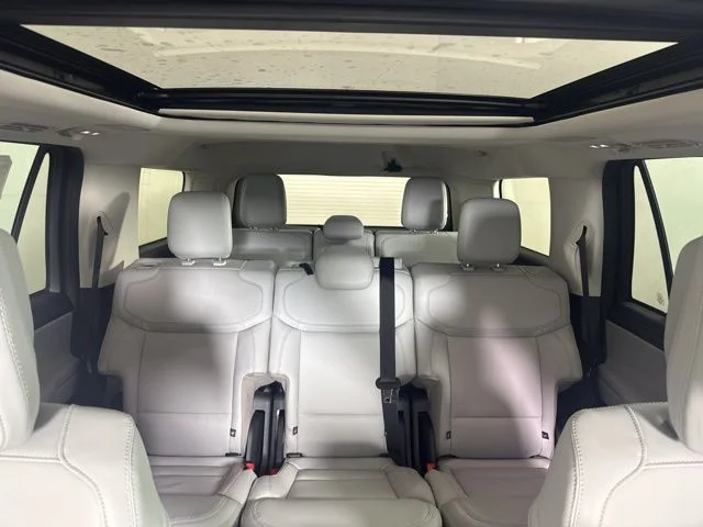 New 2026 Star White Metallic Tri-Coat Ford Platinum image 14