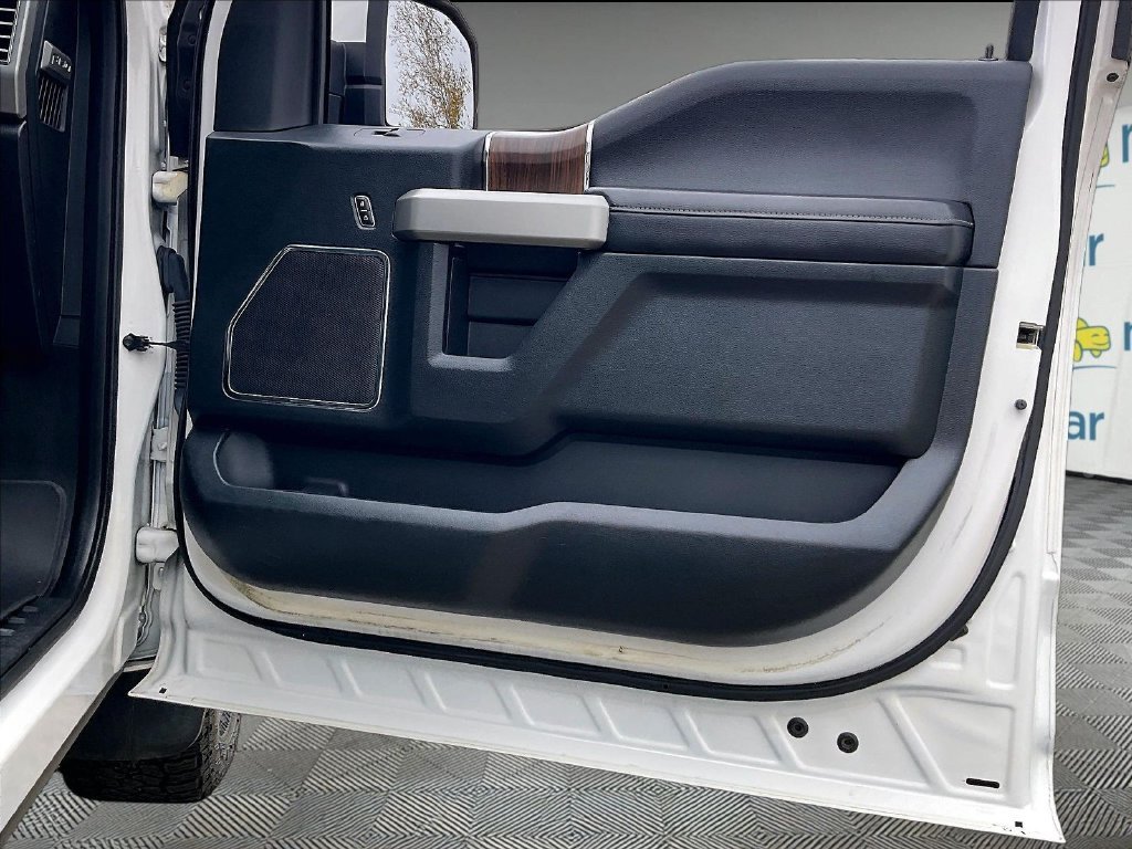 Used 2016 White Platinum Clearcoat Metallic Ford Lariat image 11
