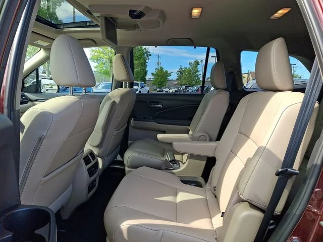 Used 2019 Deep Scarlet Pearl Honda Touring image 10