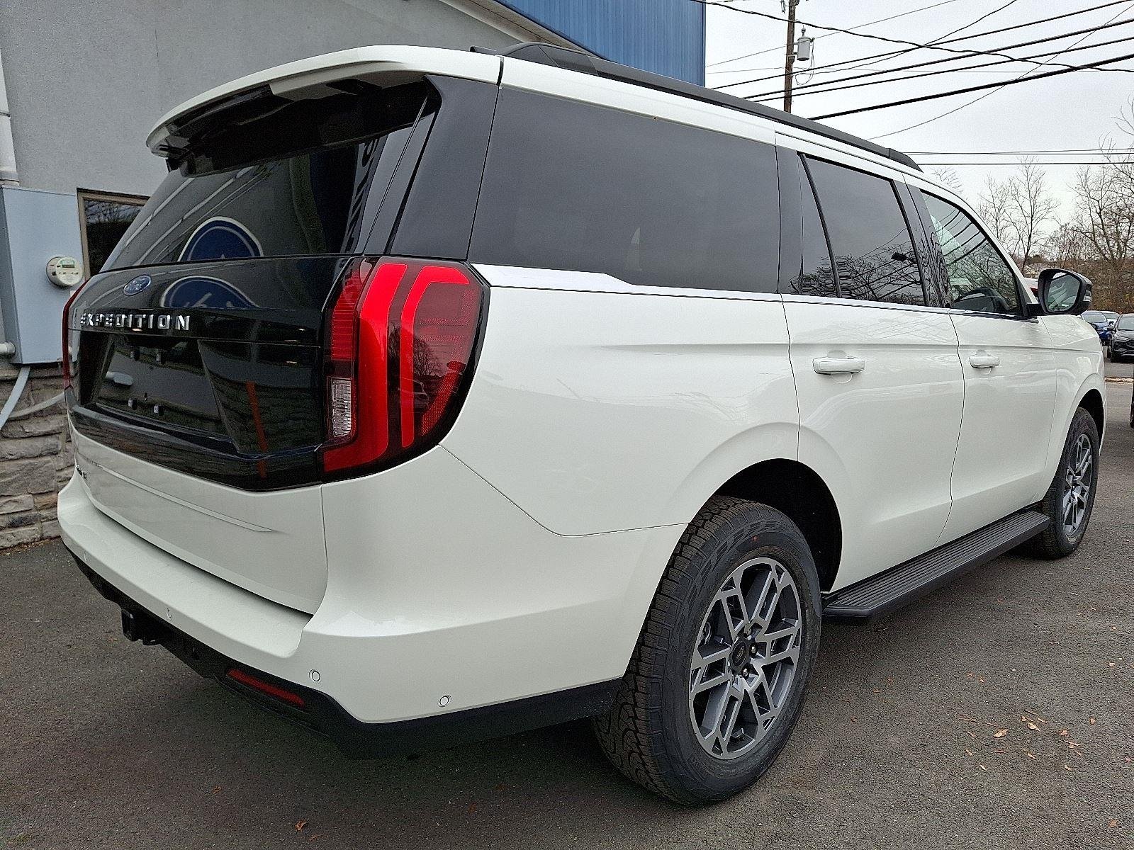 New 2025 Star White Metallic Tri-Coat Ford Active image 5