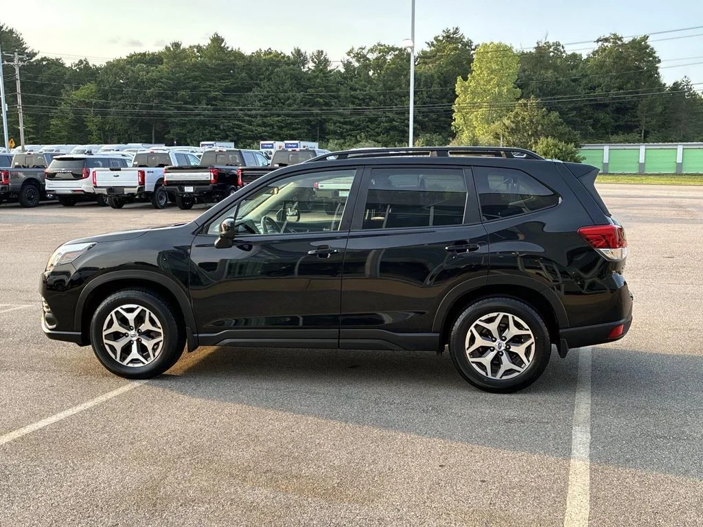 Used 2023 Crystal Black Silica Subaru Premium image 4