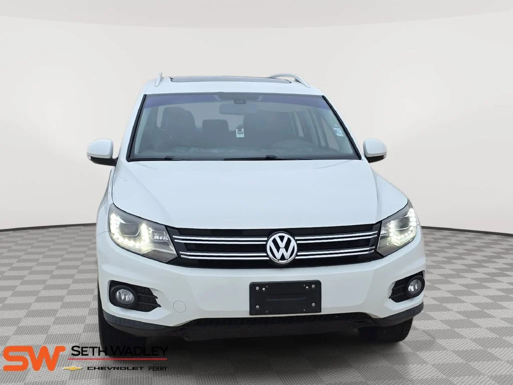 Used 2016 White Volkswagen SE image 2