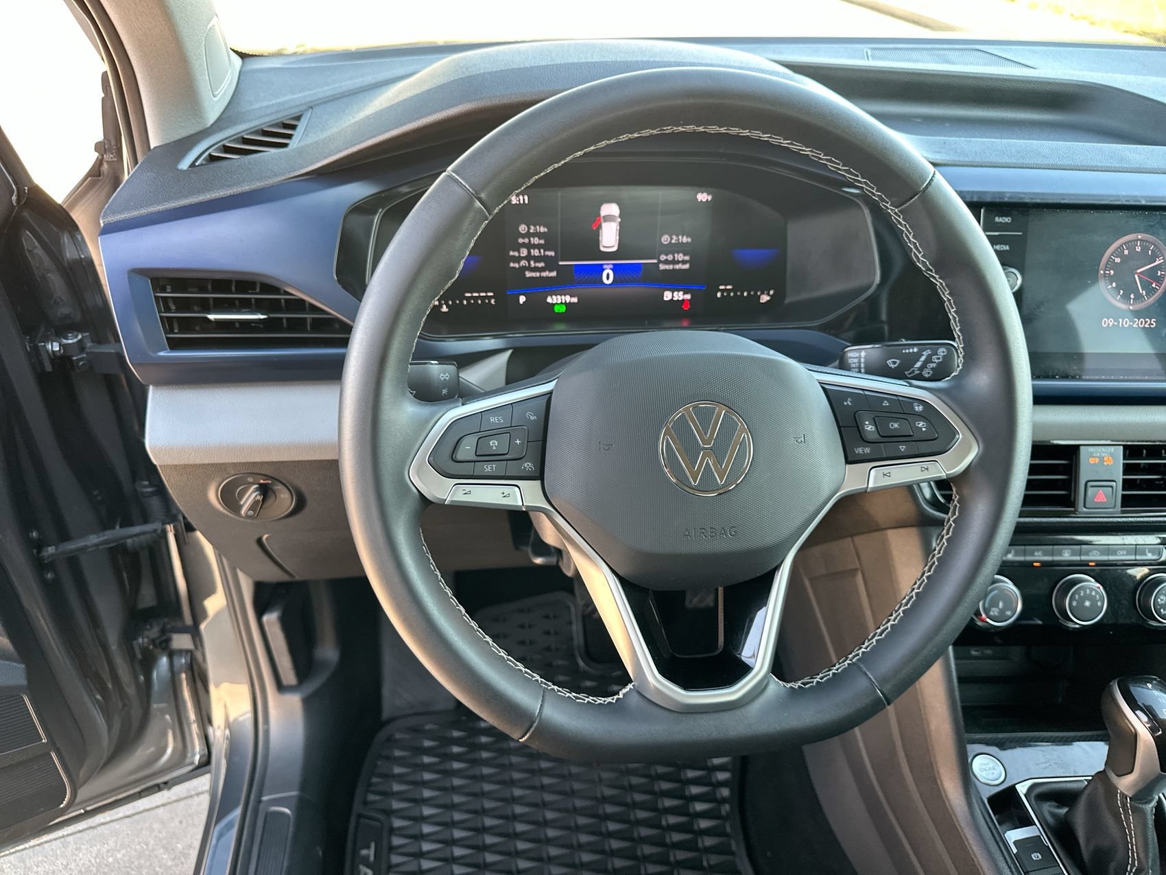 2023 Volkswagen Taos SE - Photo 14