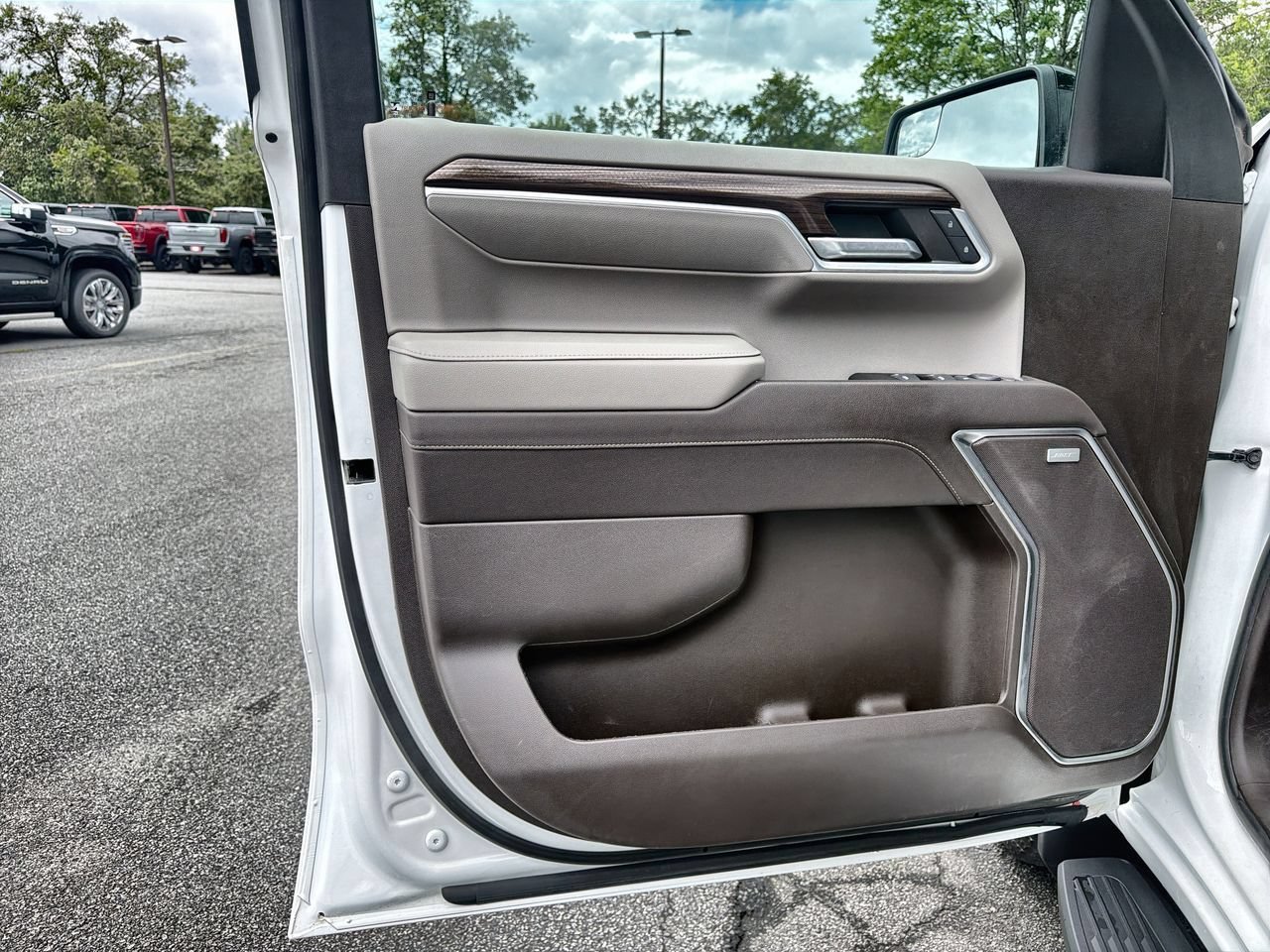 Used 2023 Summit White Chevrolet RST image 18