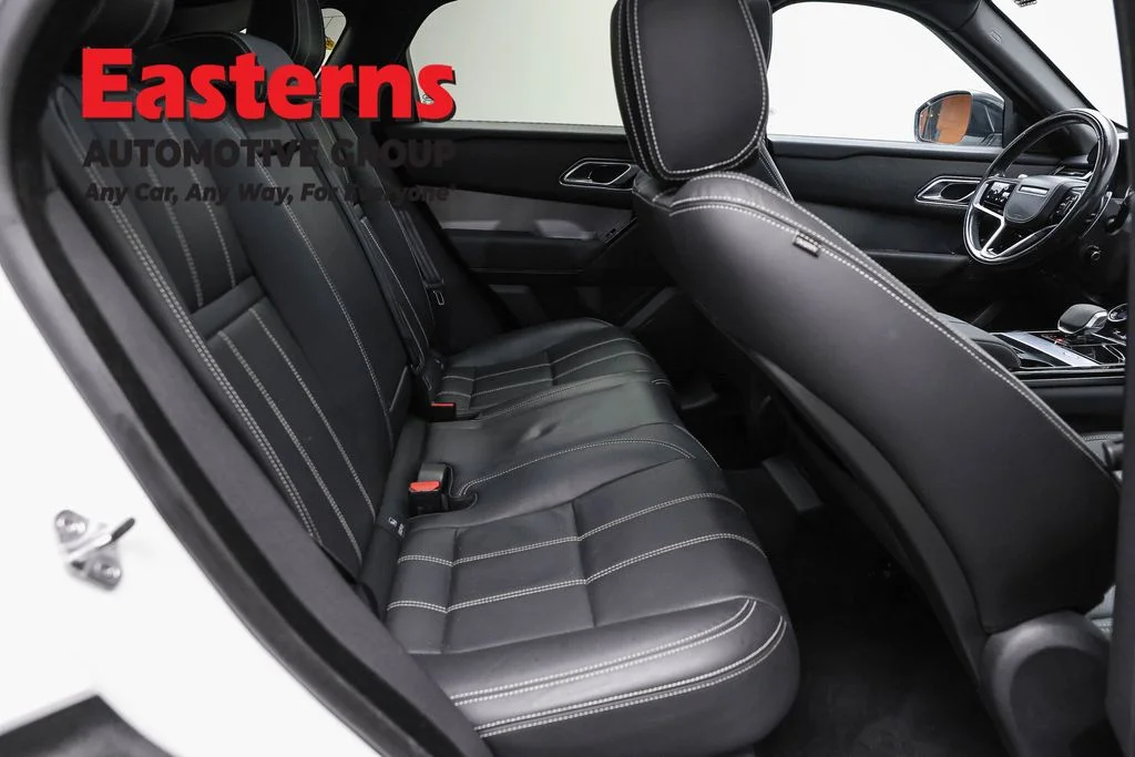 Used 2022 White Land Rover P250 R-Dynamic S image 23