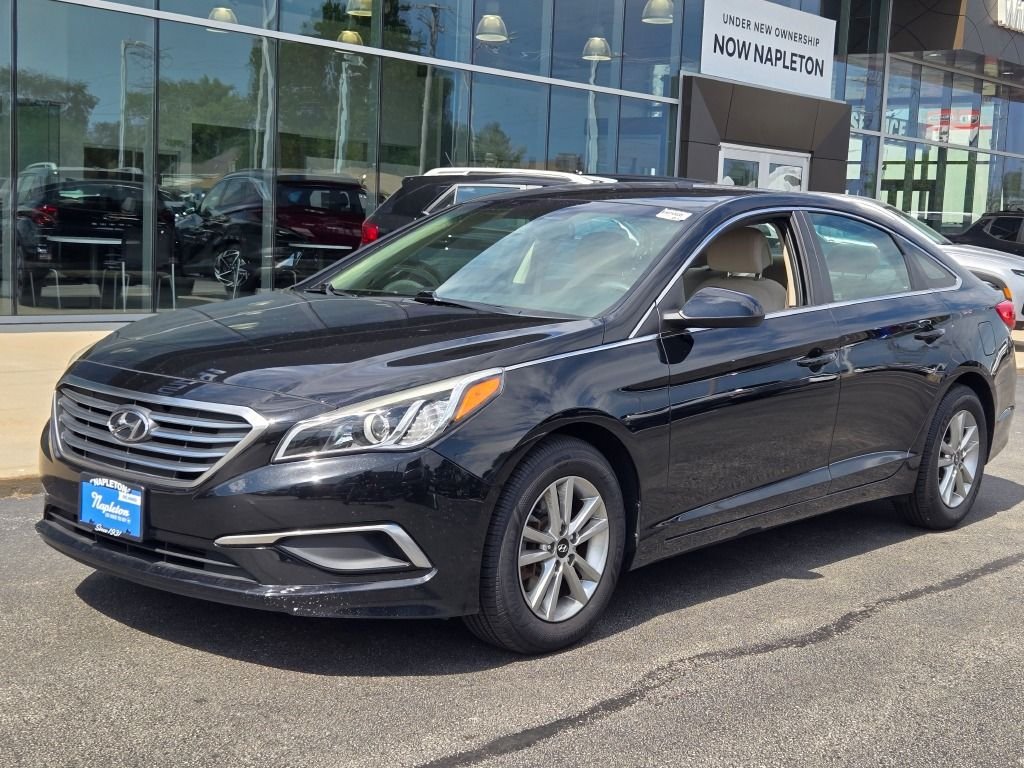 Used 2017 Phantom Black Hyundai SE image 1