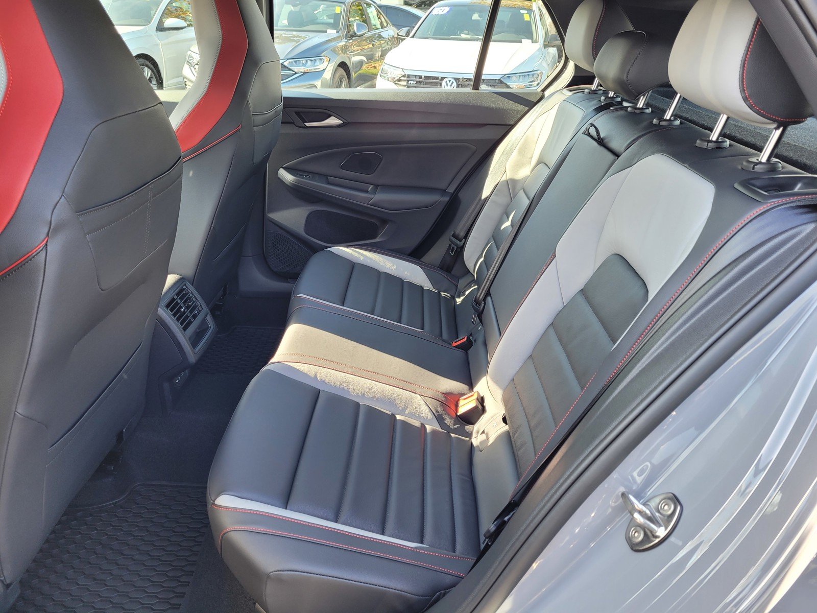 2024 Volkswagen Golf GTI SE - Photo 7