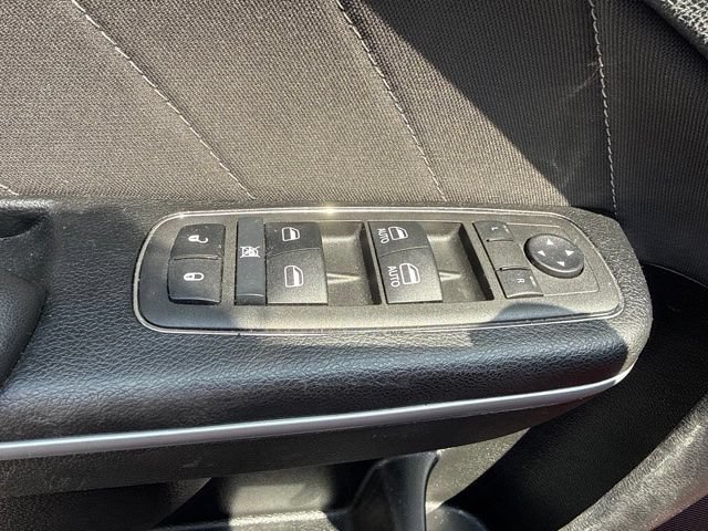 Used 2022 Torred Clearcoat Dodge SXT image 13