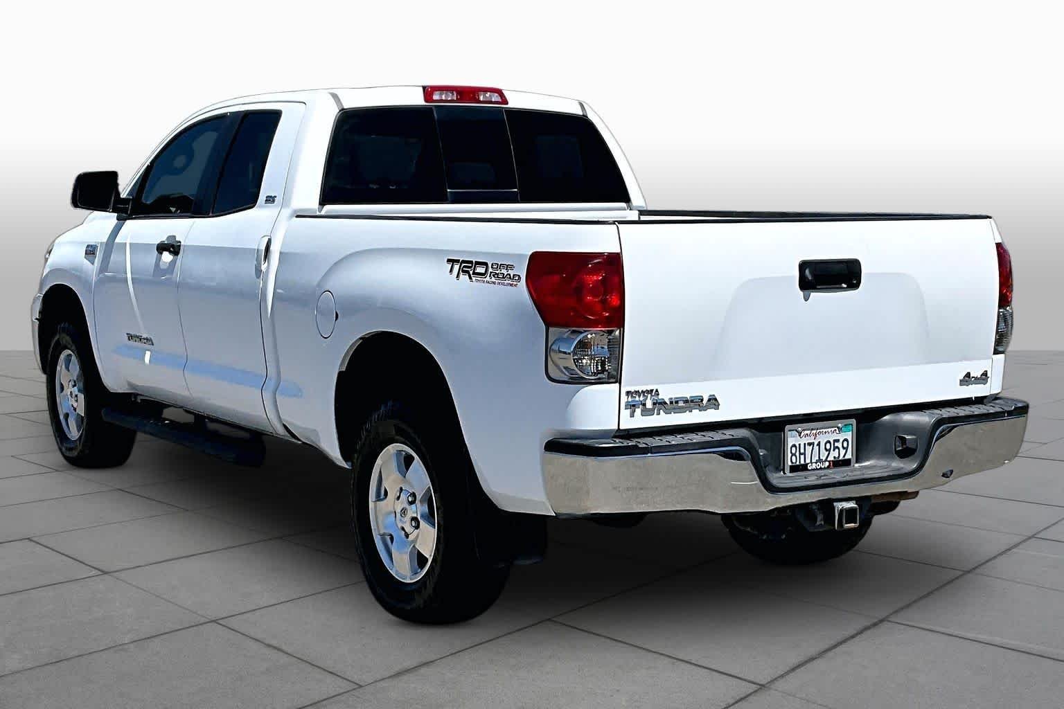 Used 2007 Super White Toyota SR5 image 11