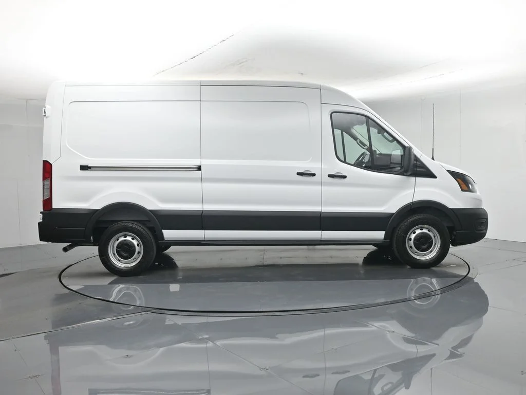 New 2026 Oxford White Ford Base image 25
