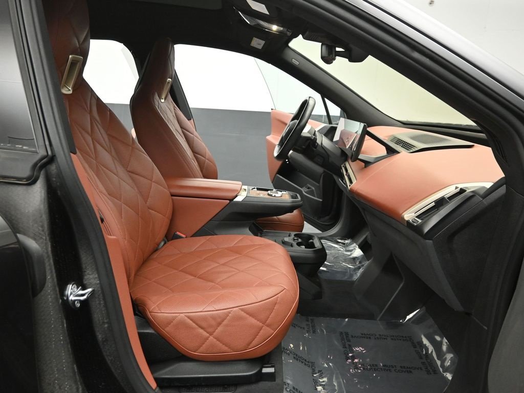 2023 BMW IX - Image 31