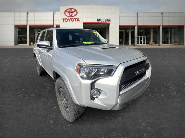 Certified Used 2019 CLASSIC SILVER MET Toyota  image 18