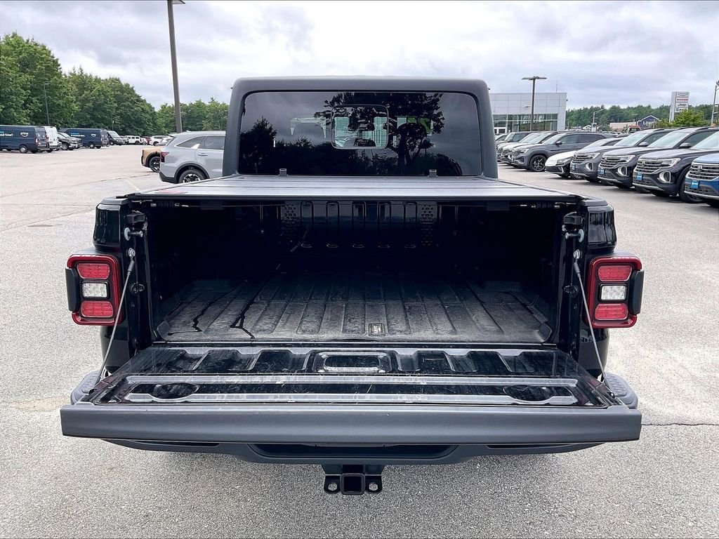 Used 2024 Black Clearcoat Jeep Mojave image 33