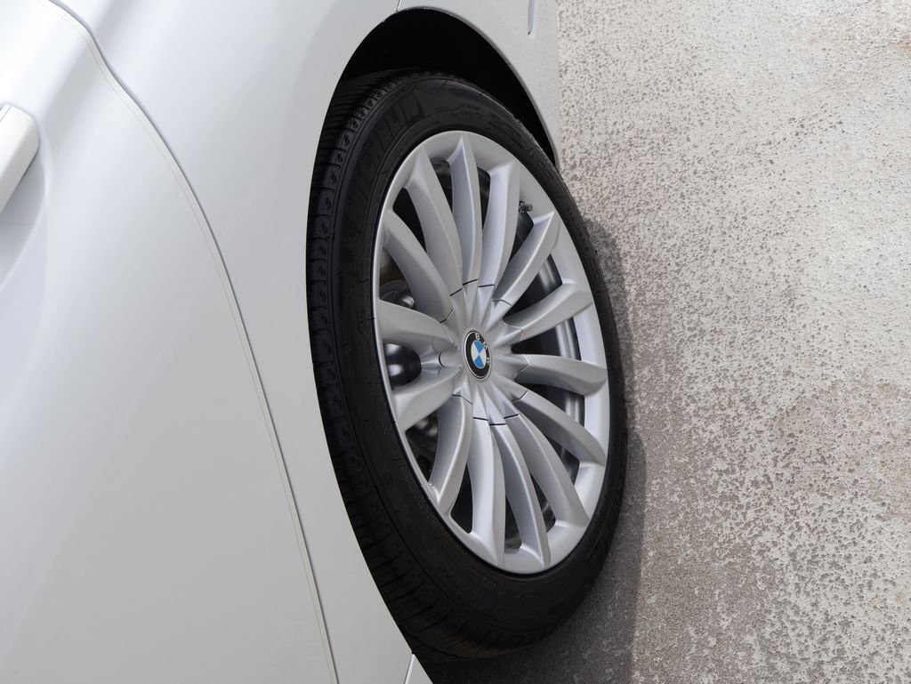 Used 2021 Mineral White Metallic BMW 740i xDrive image 42