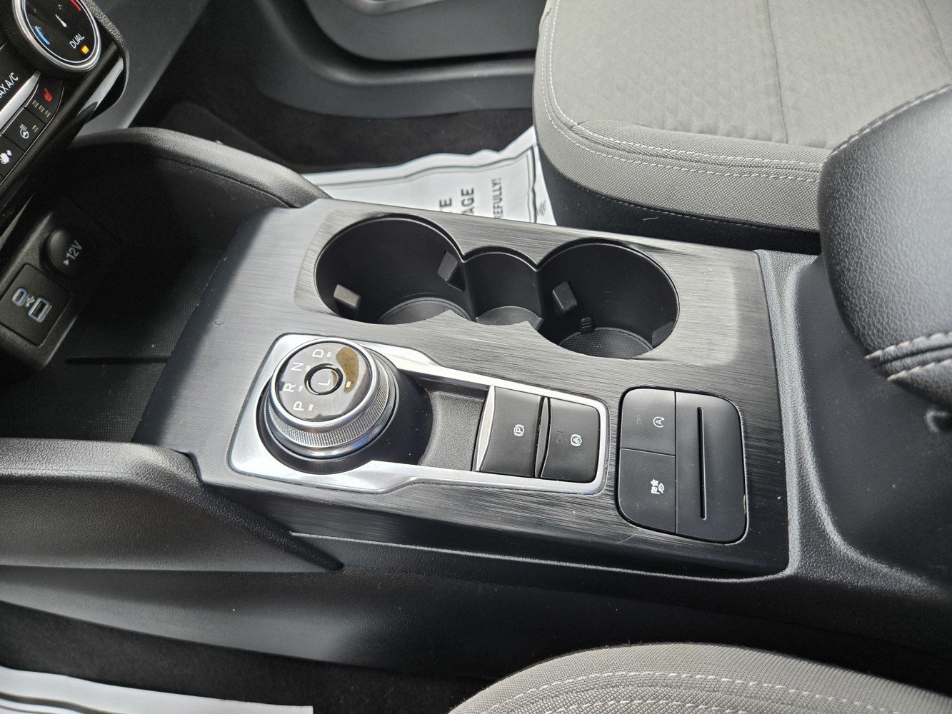 Used 2022  Ford SE image 11