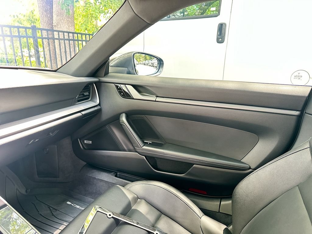 Used 2020  Porsche  image 25