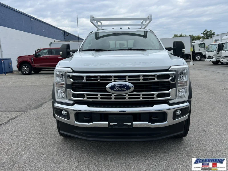 New 2025 Oxford White Ford XL image 3