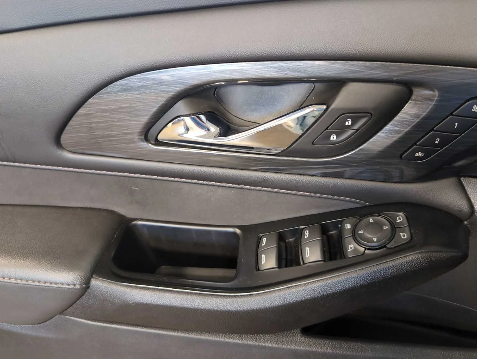 Used 2023 Iridescent Pearl Tricoat Chevrolet High Country image 24