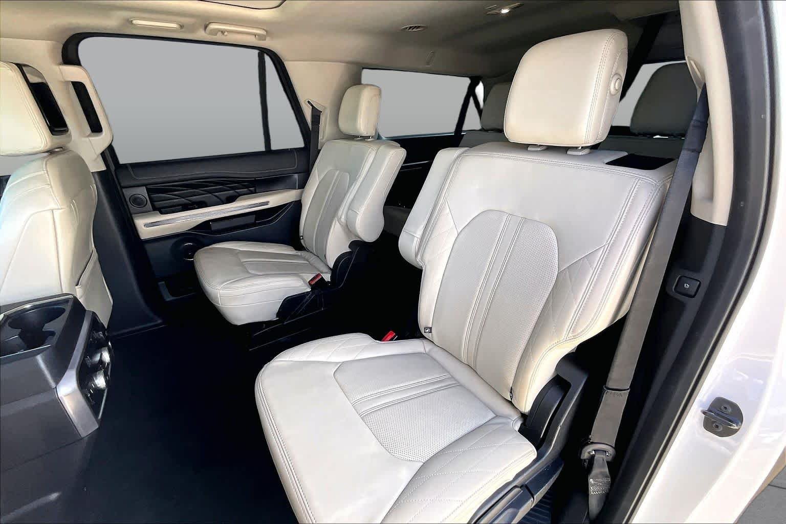 Used 2019 White Platinum Metallic Tri-Coat Ford Platinum image 20