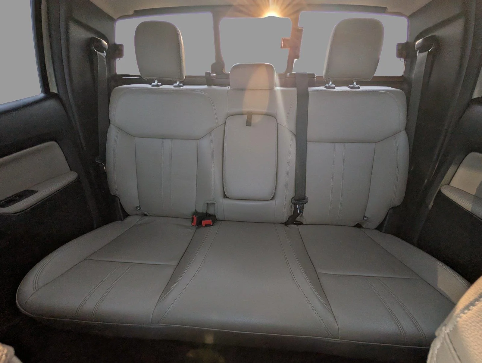 Used 2022 Cactus Gray Ford LARIAT image 14