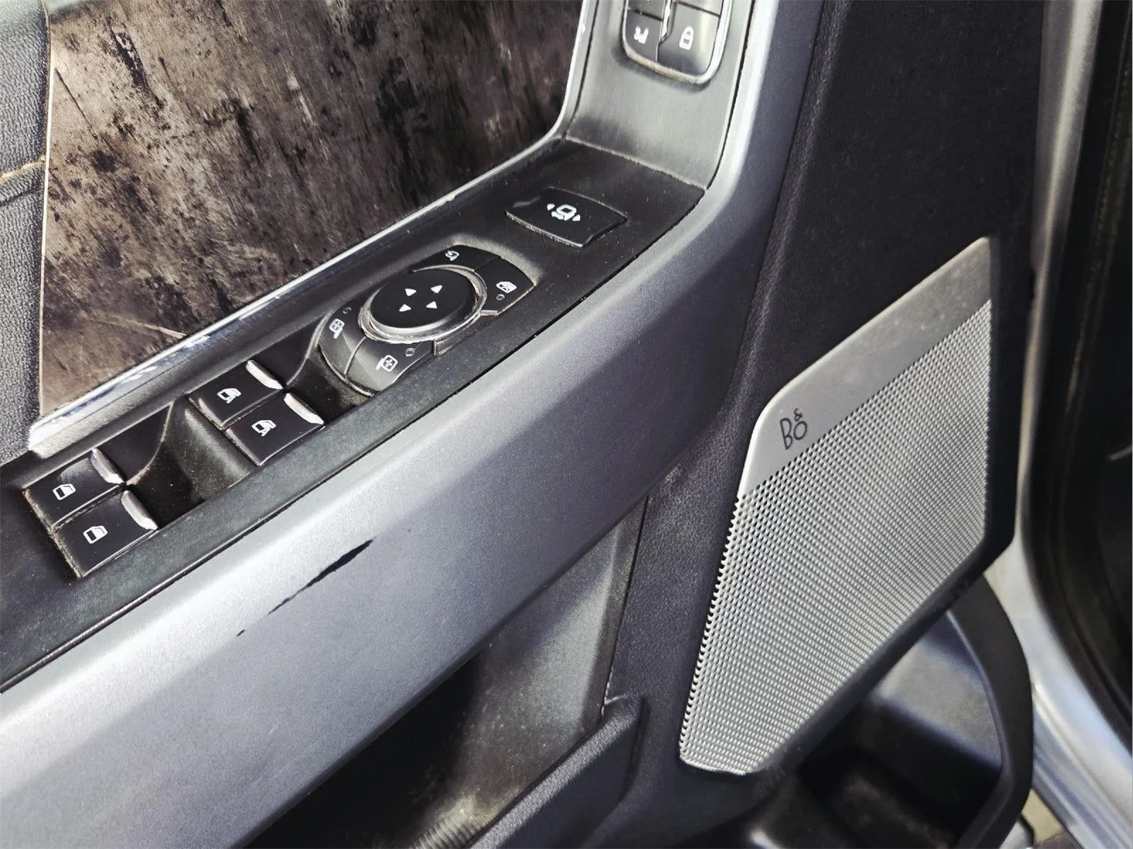 Used 2024 Iconic Silver Ford LARIAT image 23