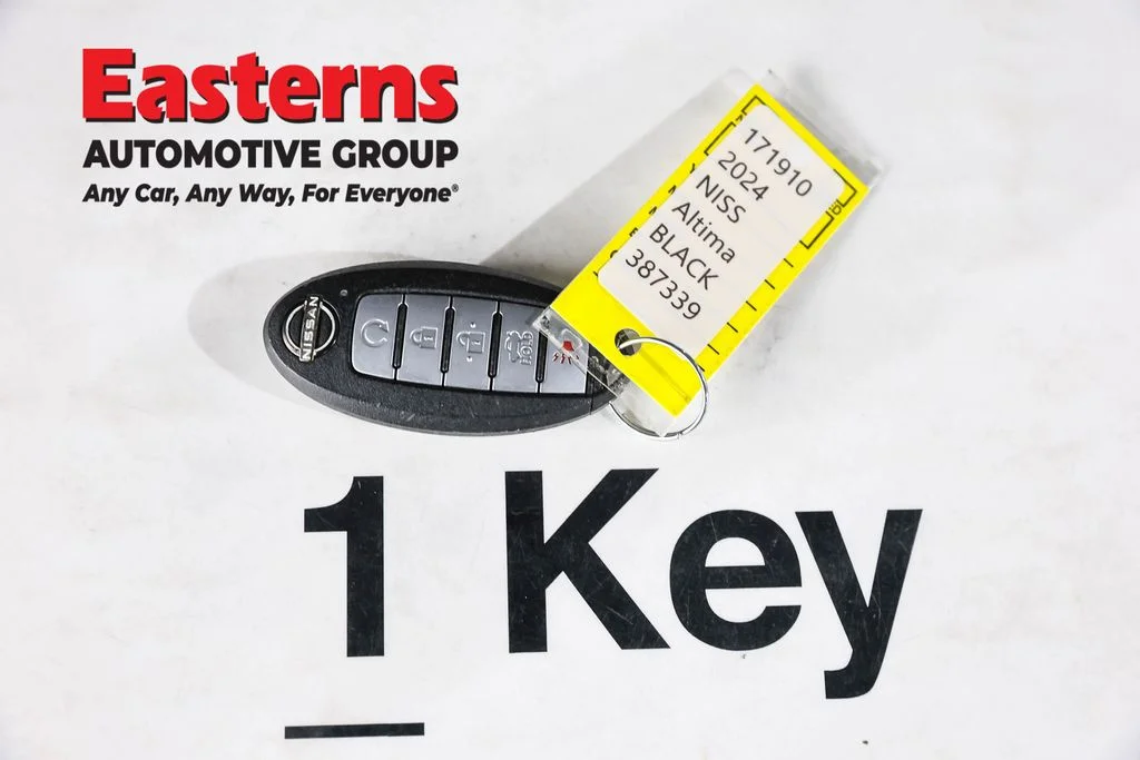 Used 2024 Black Nissan 2.5 SR image 25