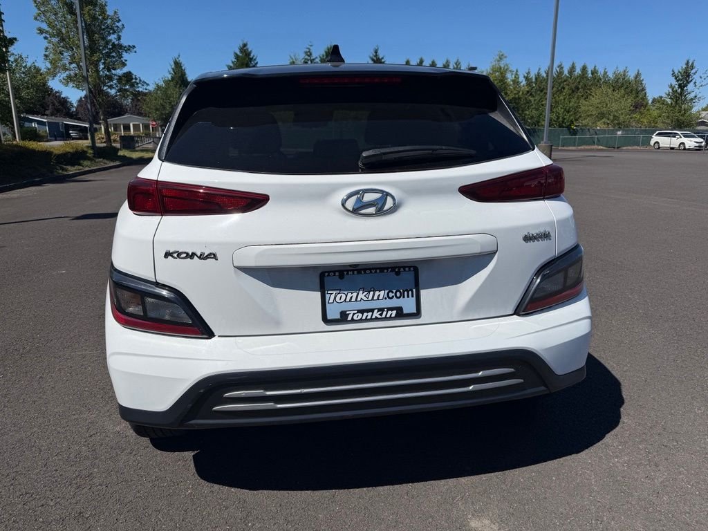 Used 2023 Lunar White w/Black Roof Hyundai SE image 6