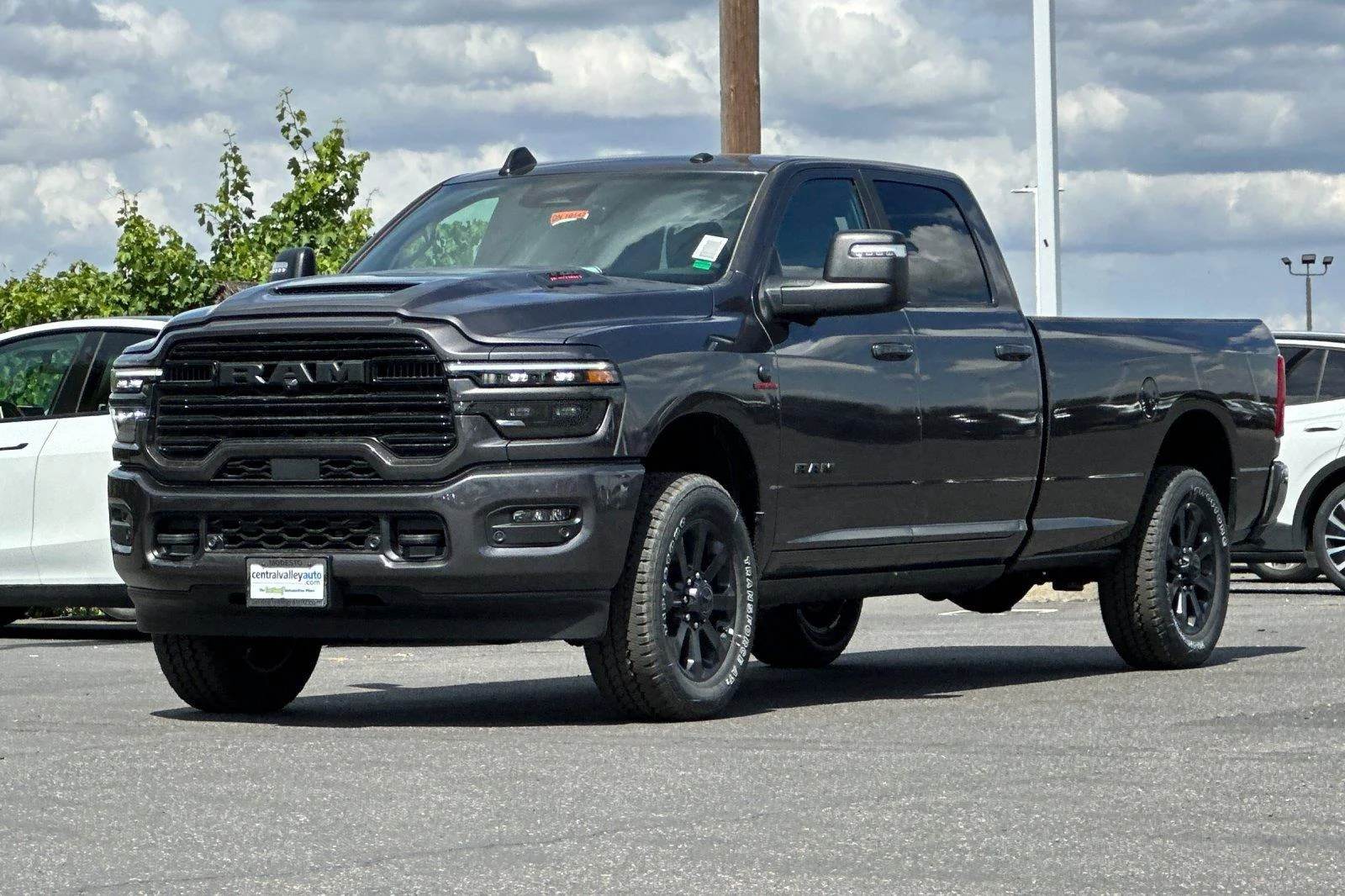 New 2026 Granite Crystal Metallic Clear-Coat Exterior Paint RAM Laramie image 7