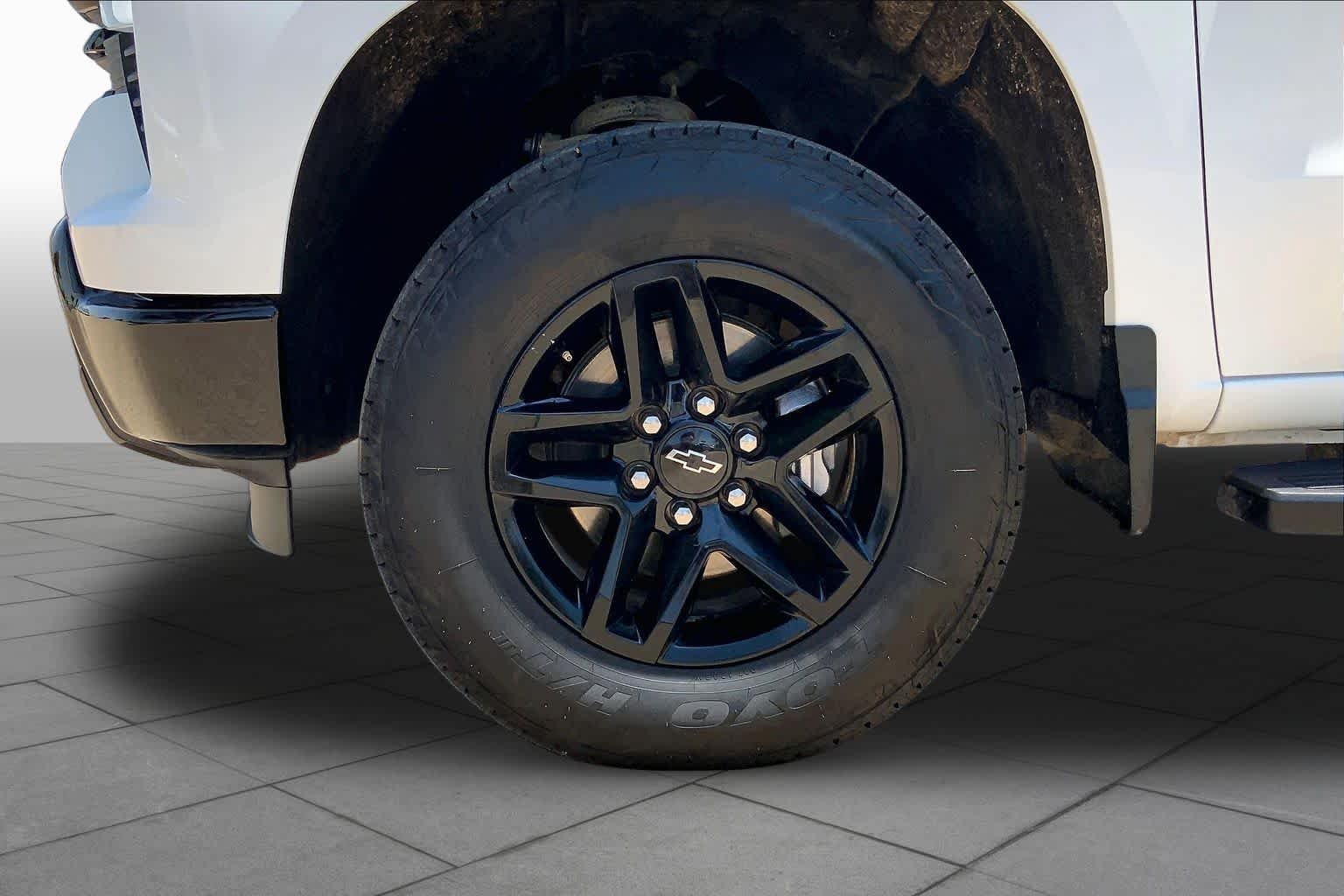 Used 2024 Summit White Chevrolet LT Trail Boss image 21