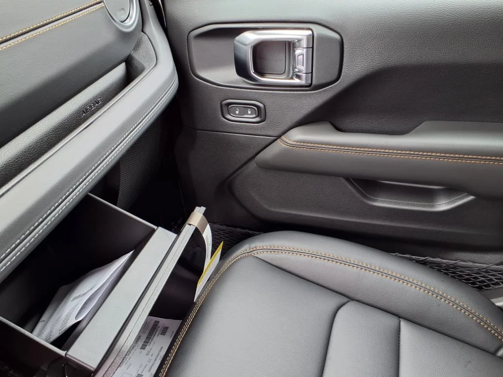 2025 Jeep Wrangler 4-Door Sahara - Photo 19