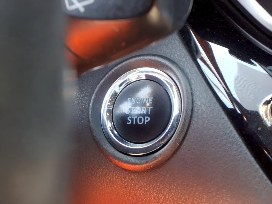 Used 2019 Blizzard Pearl Toyota XLE image 23