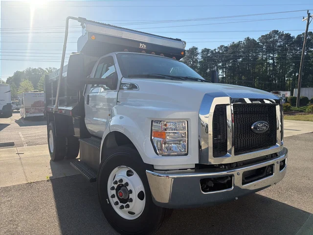 2027 Ford F-750SD Base