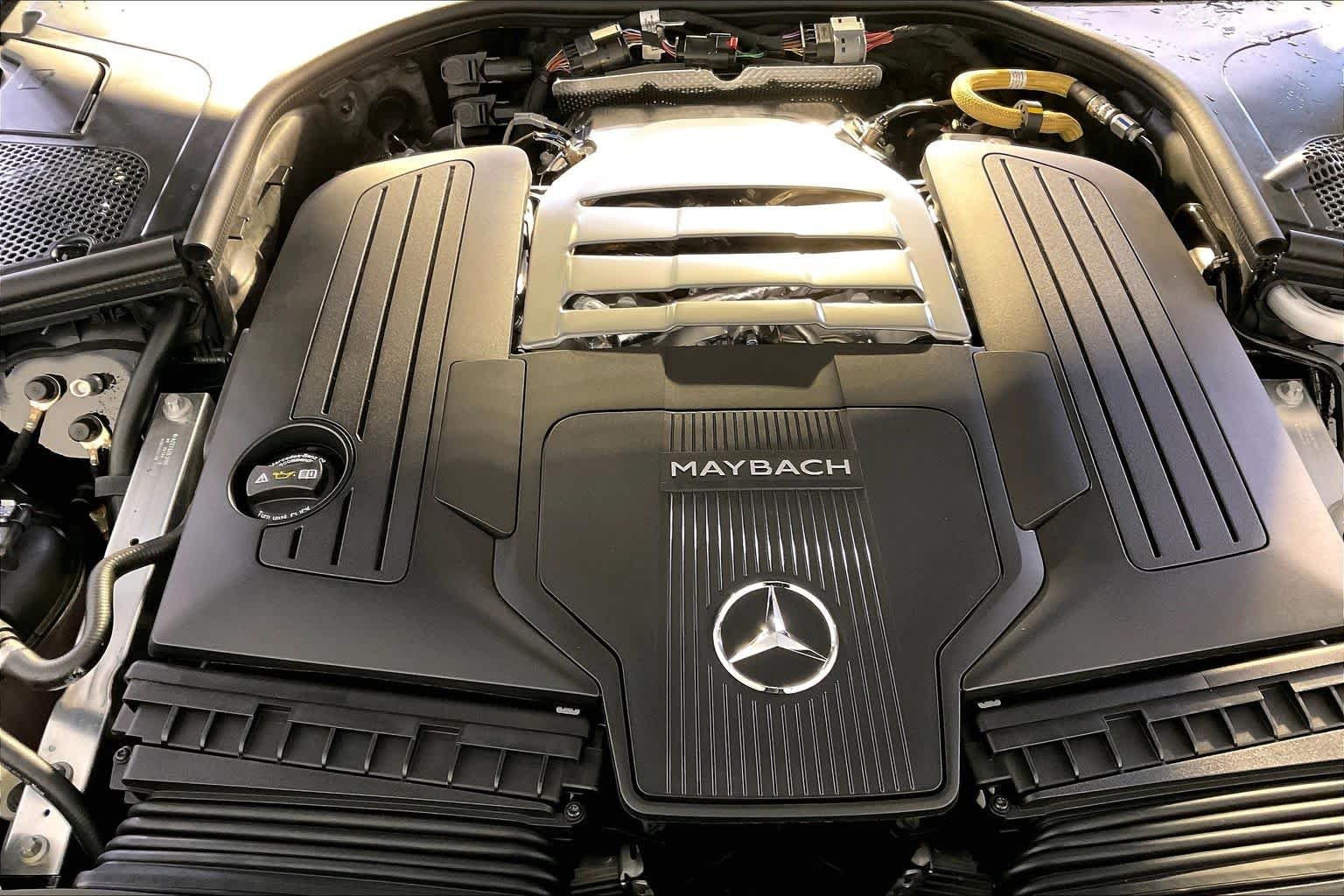New 2027 MANUFAKTUR Moonlight White Metallic Mercedes-Benz Maybach S 580 image 14