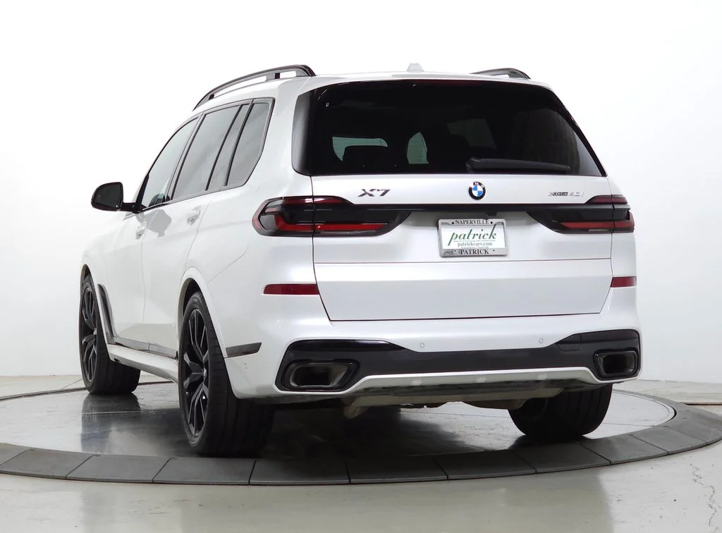 Used 2025 White BMW xDrive40i image 3
