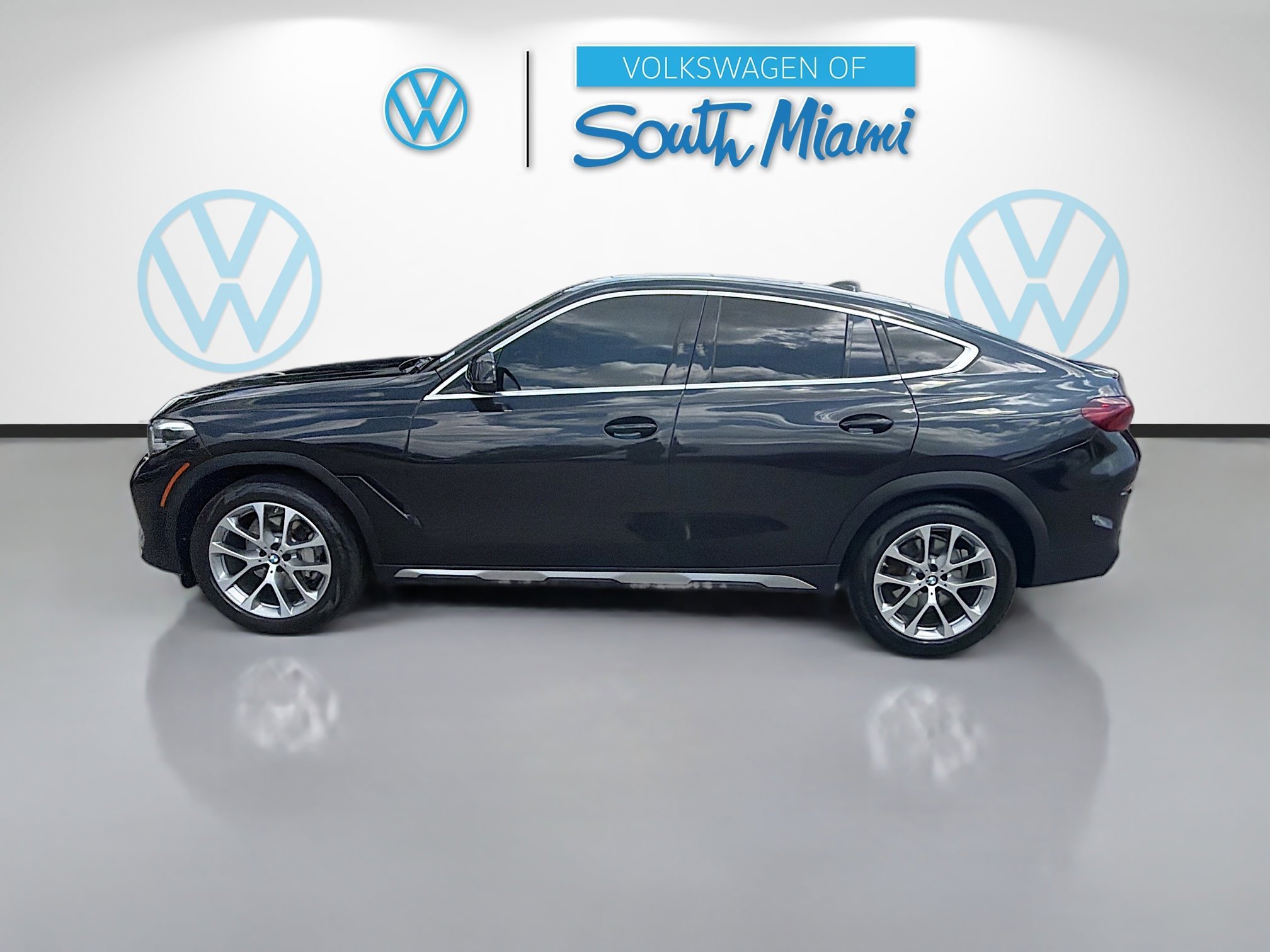 Used 2022 Black Sapphire Metallic BMW xDrive40i image 4