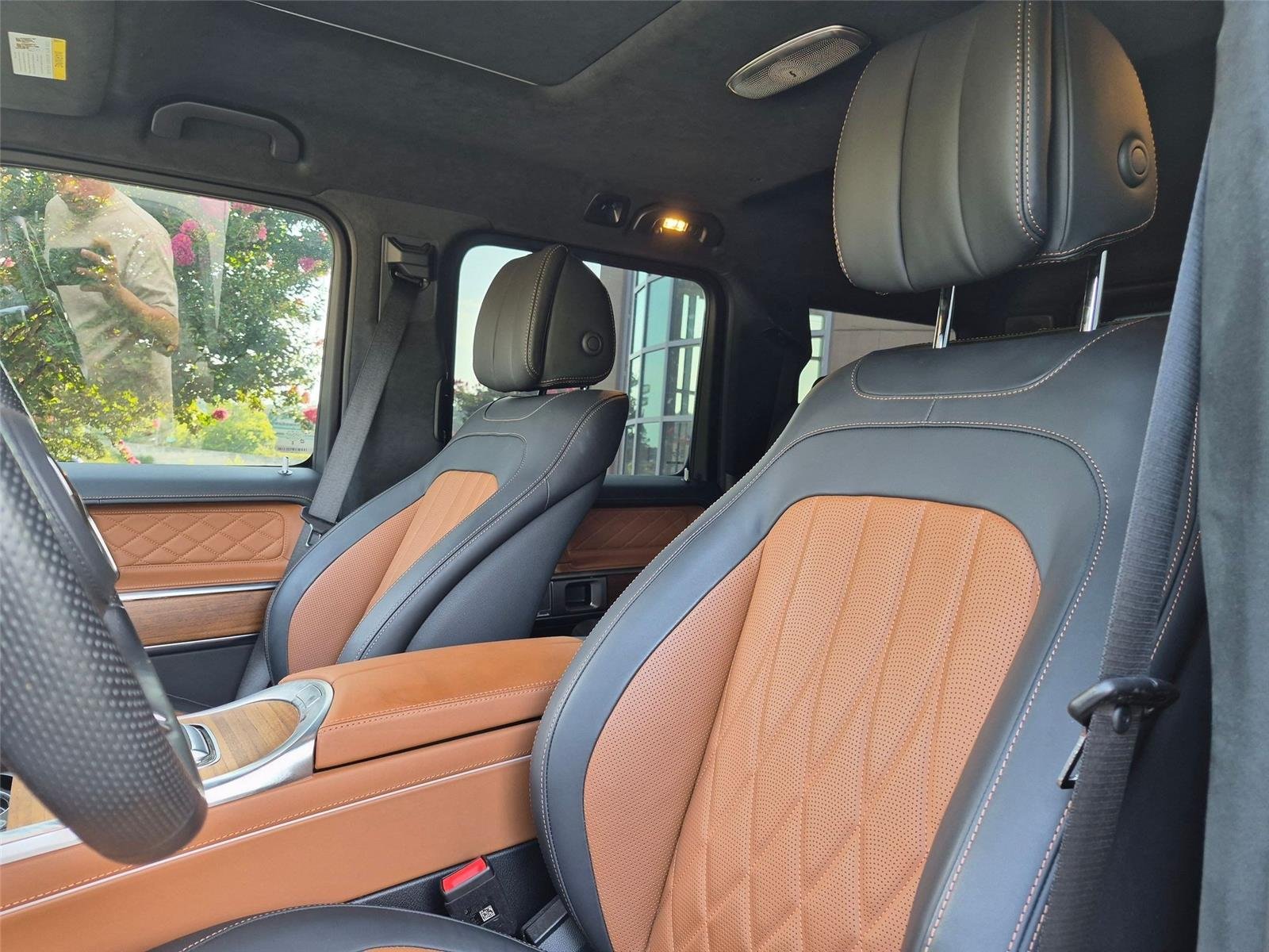 Used 2025  Mercedes-Benz G 550 image 14