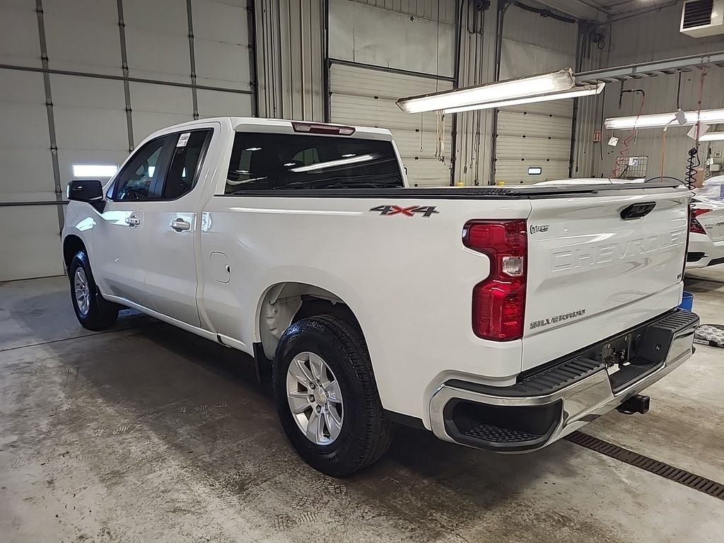 Used 2022 Chevrolet Silverado 1500 LT with VIN 1GCRDDED5NZ508398 for sale in Fergus Falls, Minnesota