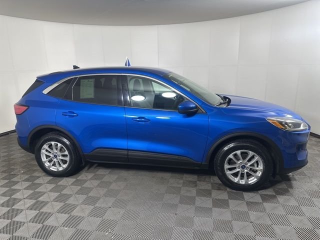 Used 2020 Ford Escape SE with VIN 1FMCU9G65LUC68731 for sale in Shakopee, Minnesota