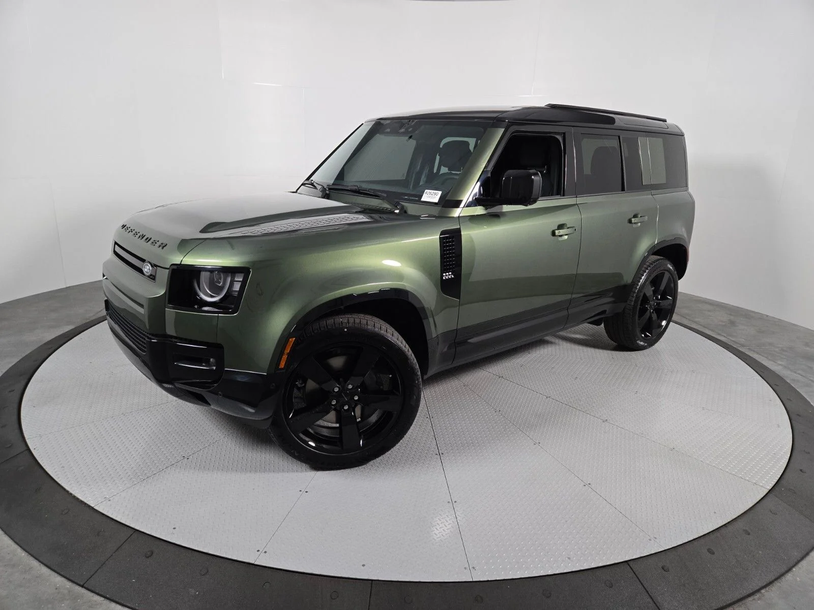 New 2026 Woolstone Green Land Rover X-Dynamic SE image 1