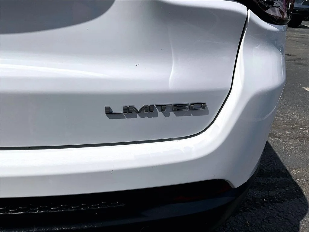 Used 2022 White Jeep Limited image 28